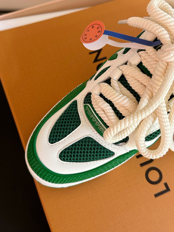 l**is V*t*n sneakers