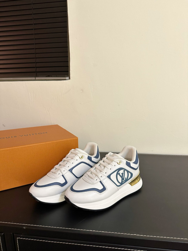 l**is V*t*n sneakers