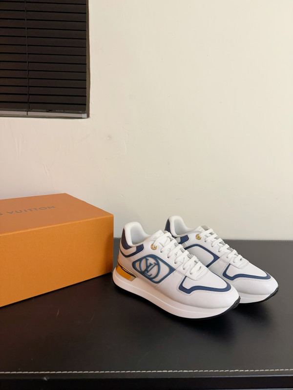 l**is V*t*n sneakers