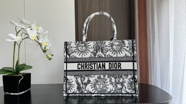 medium D*or book tote-36*18*28cm