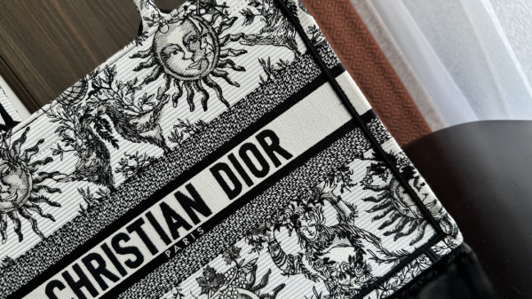 medium D*or book tote-36*18*28cm