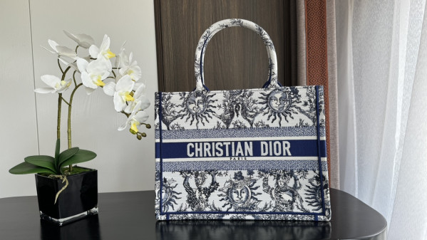 medium D*or book tote-36*18*28cm
