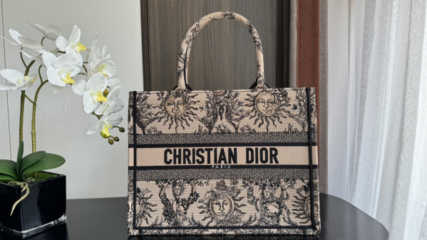 medium D*or book tote-36*18*28cm