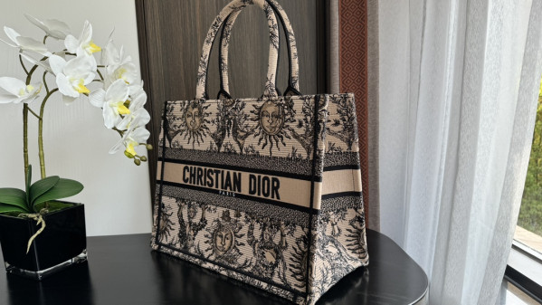 medium D*or book tote-36*18*28cm