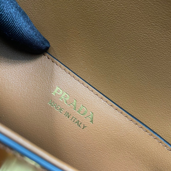 Pra*a patent bag-20.5*10.5*4cm