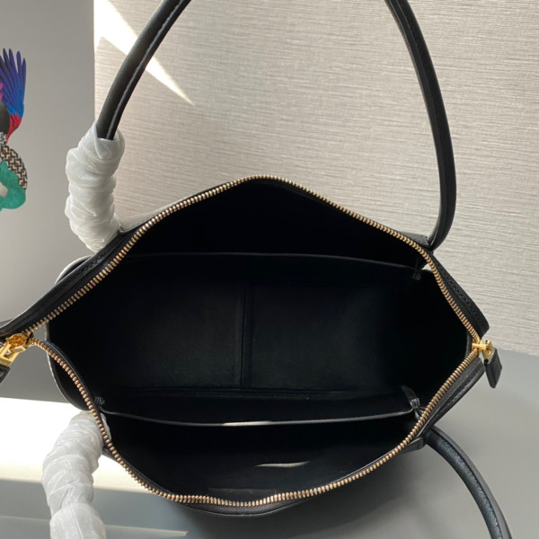 Pra*a leather handbag-28*18*11cm