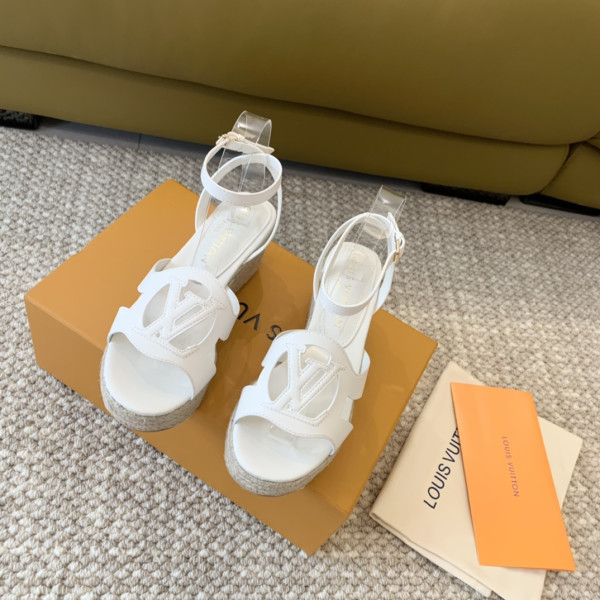 l**is V*t*n heels sandals