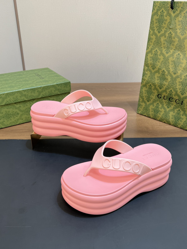 G*u*i slide sandals