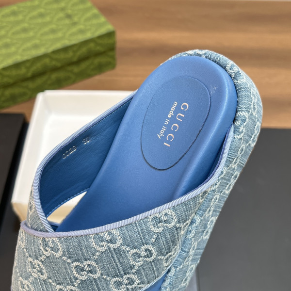 G*u*i slide sandals