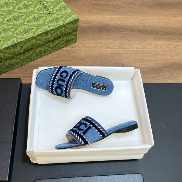 G*u*i slide sandals