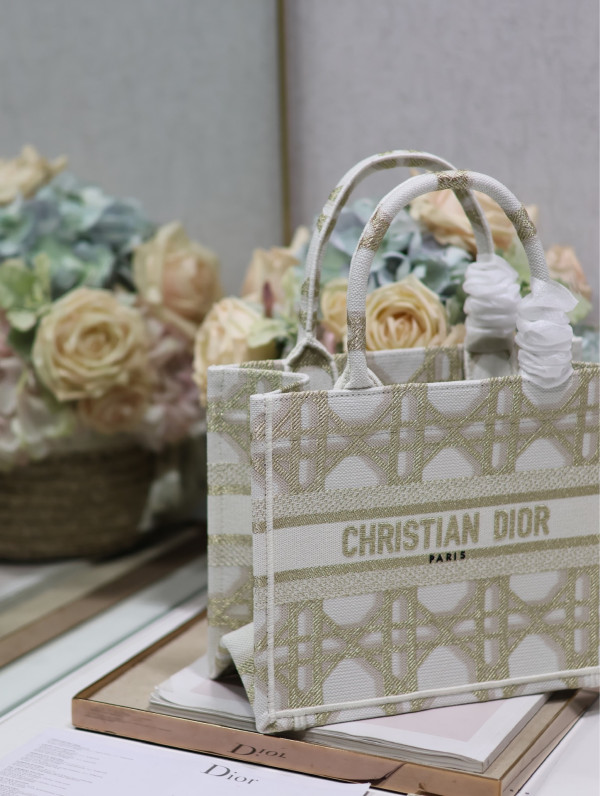 small D*or book tote-26.5*21*14cm
