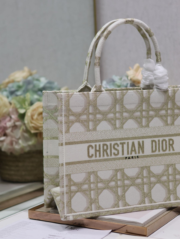 medium D*or book tote-36*18*28cm
