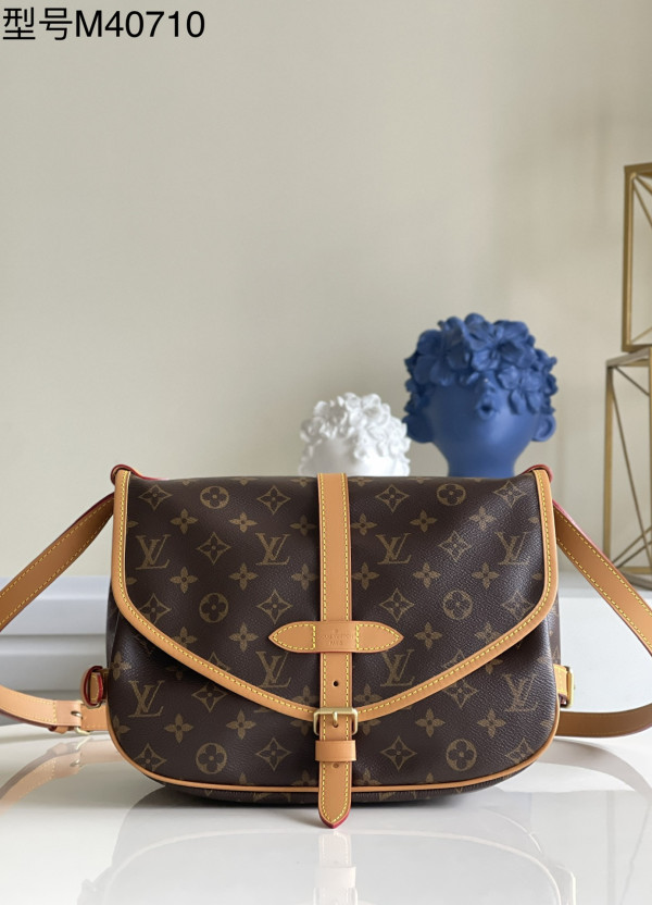 l**is V*t*n saumur bag-28*11*20cm