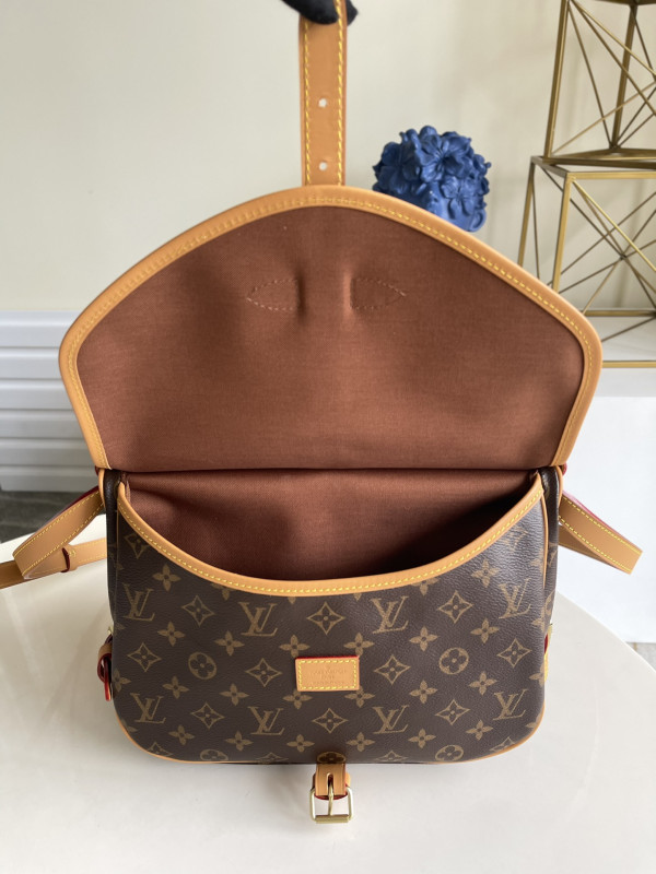 l**is V*t*n saumur bag-28*11*20cm