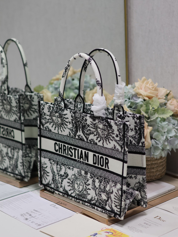 medium D*or book tote-36*18*28cm