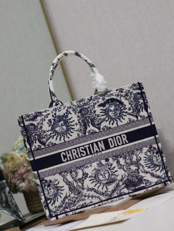large D*or book tote-42*35*18.5cm