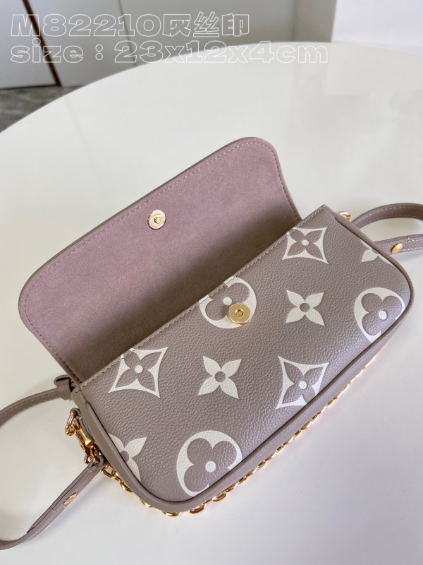 l**is V*t*n wallet on chain ivy-23.5*12*4.3cm