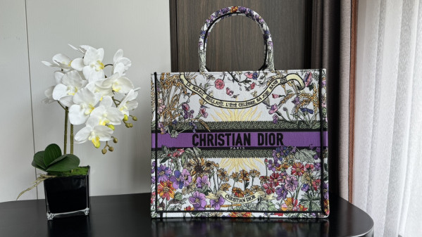 large D*or book tote-42*35*18.5cm