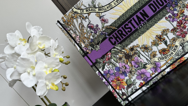 large D*or book tote-42*35*18.5cm