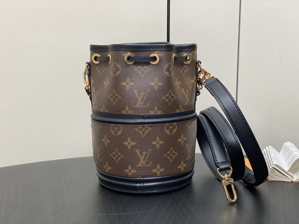 l**is V*t*n new canoe bag-14*20.5*14cm