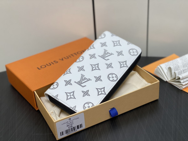 l**is V*t*n zippy wallet-10*20*2 cm