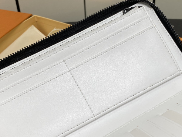 l**is V*t*n zippy wallet-10*20*2 cm
