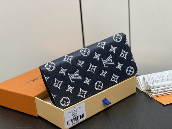 l**is V*t*n zippy wallet-10*20*2 cm