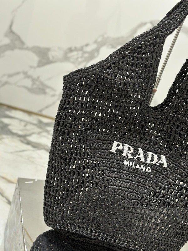 Pra*a crochet tote bag