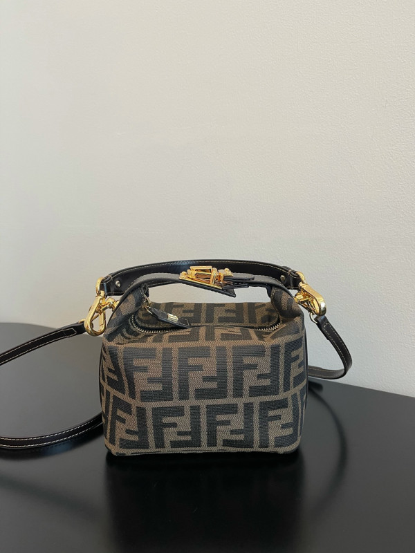F**di vintage bag-16x9x11cm