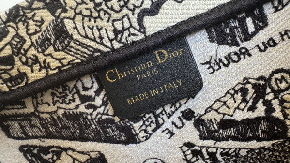 medium D*or book tote-36*18*28cm