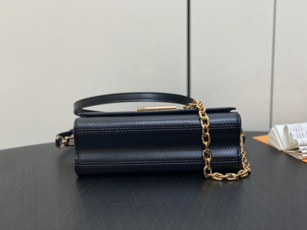 l**is V*t*n twist-19*10.5*6.5cm