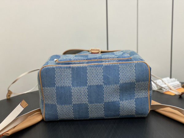 l**is V*t*n montsouris backpack