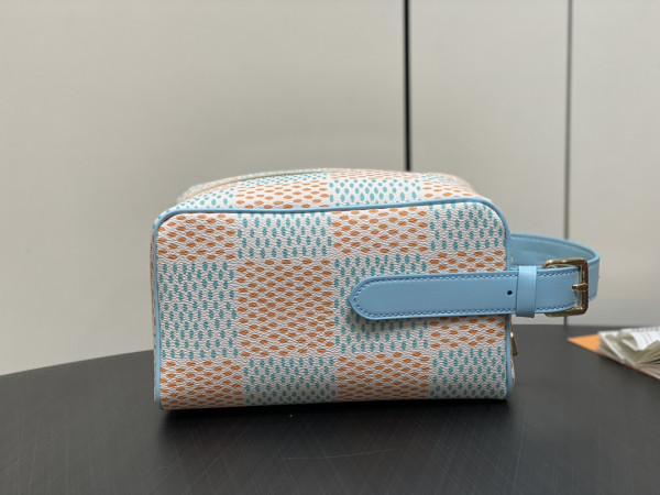 l**is V*t*n locker dopp kit bag-23*13*12cm