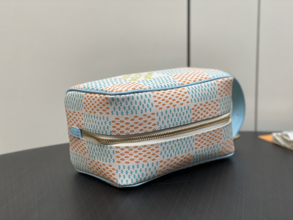 l**is V*t*n locker dopp kit bag-23*13*12cm