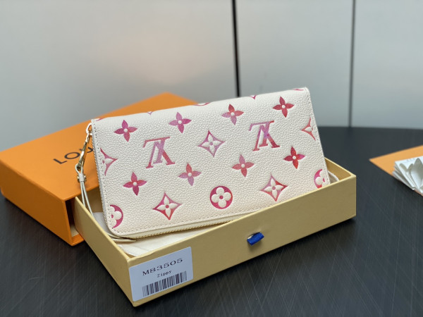 l**is V*t*n zippy wallet-10*20*2 cm