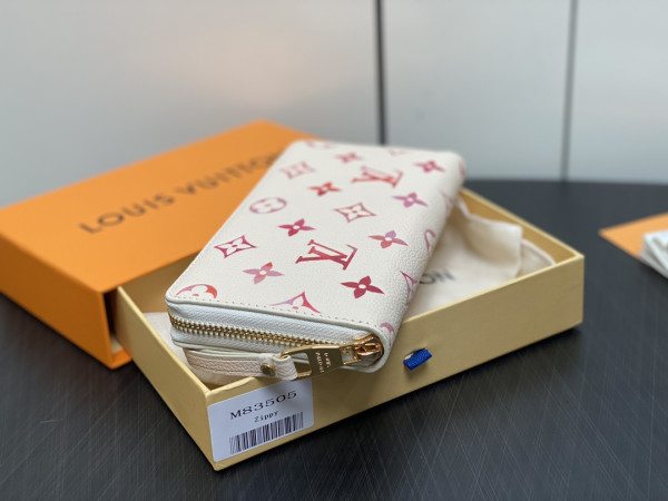 l**is V*t*n zippy wallet-10*20*2 cm