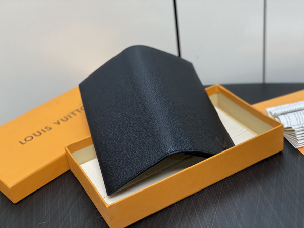 l**is V*t*n brazza wallet-10*19*2cm