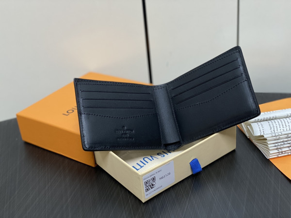 l**is V*t*n slender wallet-11*8.5*2cm
