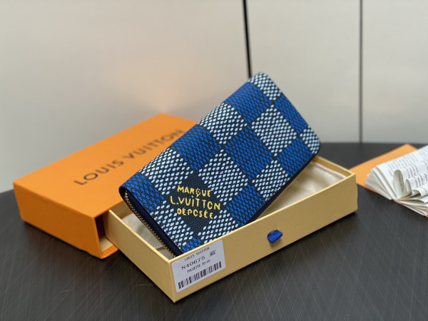 l**is V*t*n zippy wallet-10*20*2 cm