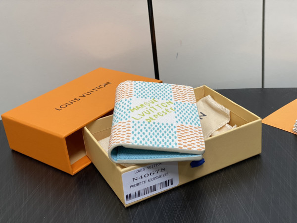 l**is V*t*n pocket organizer-7.5*11.1*1 cm