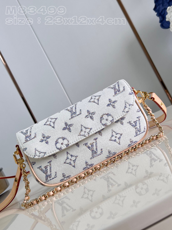 l**is V*t*n wallet on chain ivy-23.5*12*4.3cm