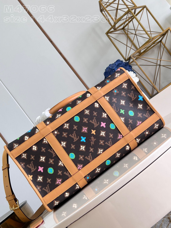 l**is V*t*n dog bag-44*32*23cm