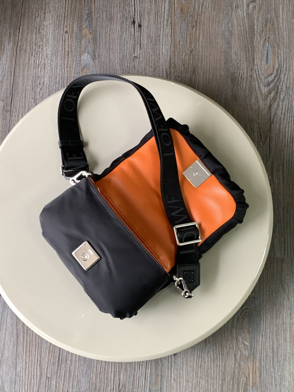 LOEWE Goya Puffer leather shoulder bag-20*13*6CM
