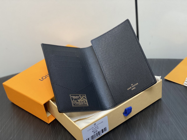 l**is V*t*n passport cover-10*14*2.5cm