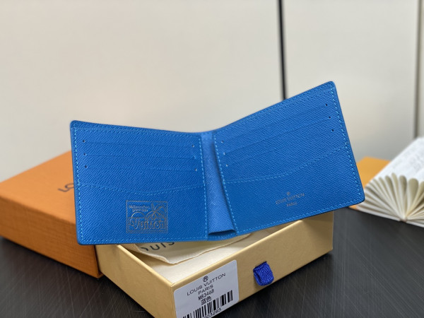l**is V*t*n slender wallet-11*8.5*2cm