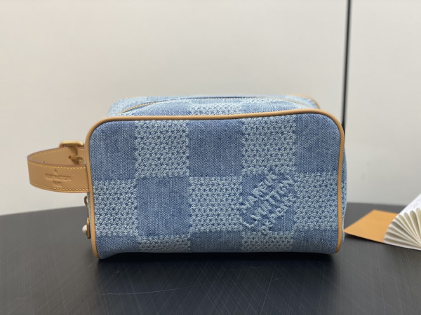l**is V*t*n locker dopp kit bag-23*13*12cm