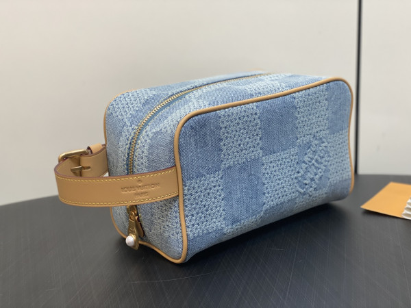 l**is V*t*n locker dopp kit bag-23*13*12cm