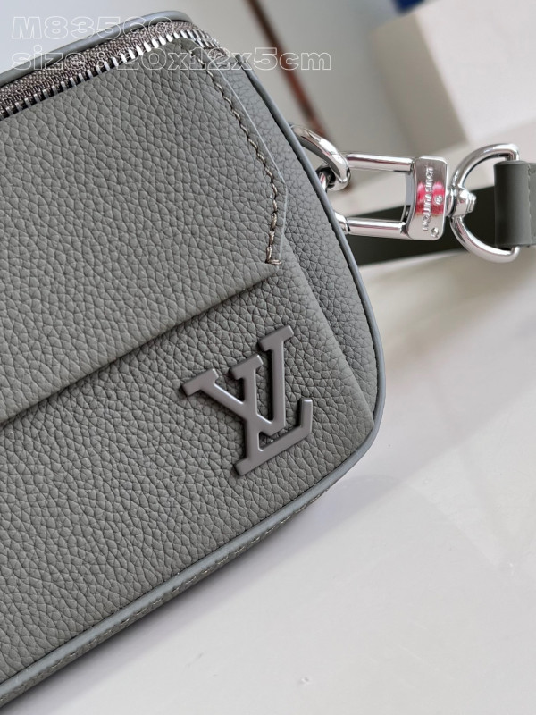l**is V*t*n pilot wearable wallet-20*12*5.5cm