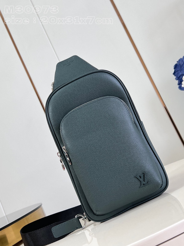 l**is V*t*n avenue slingbag nm-31*20*7cm
