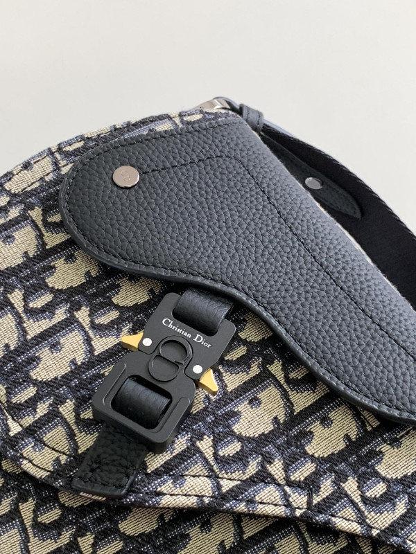 D*or saddle messenger bag